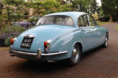 Lot 62 - 1968 Daimler V8 250