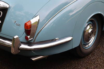Lot 62 - 1968 Daimler V8 250