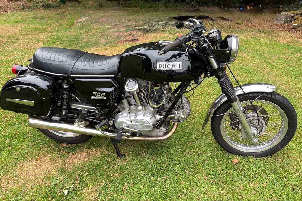 Lot 1975 Ducati 750 GT
