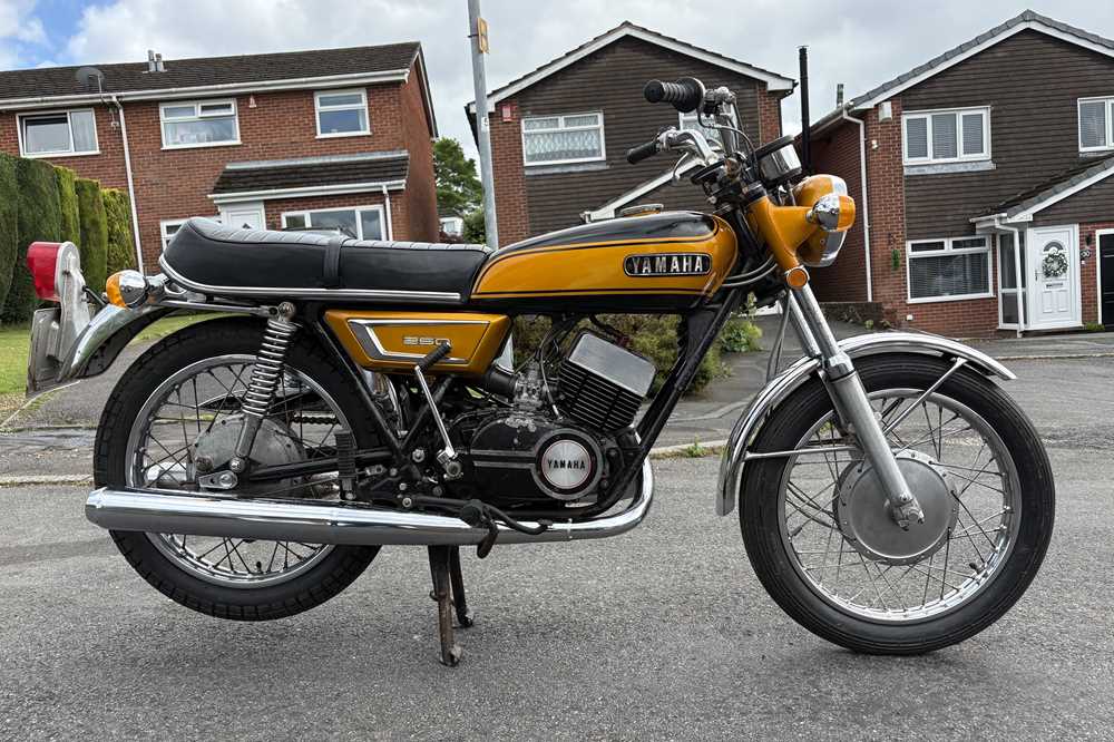 Lot 1972 Yamaha YDS7