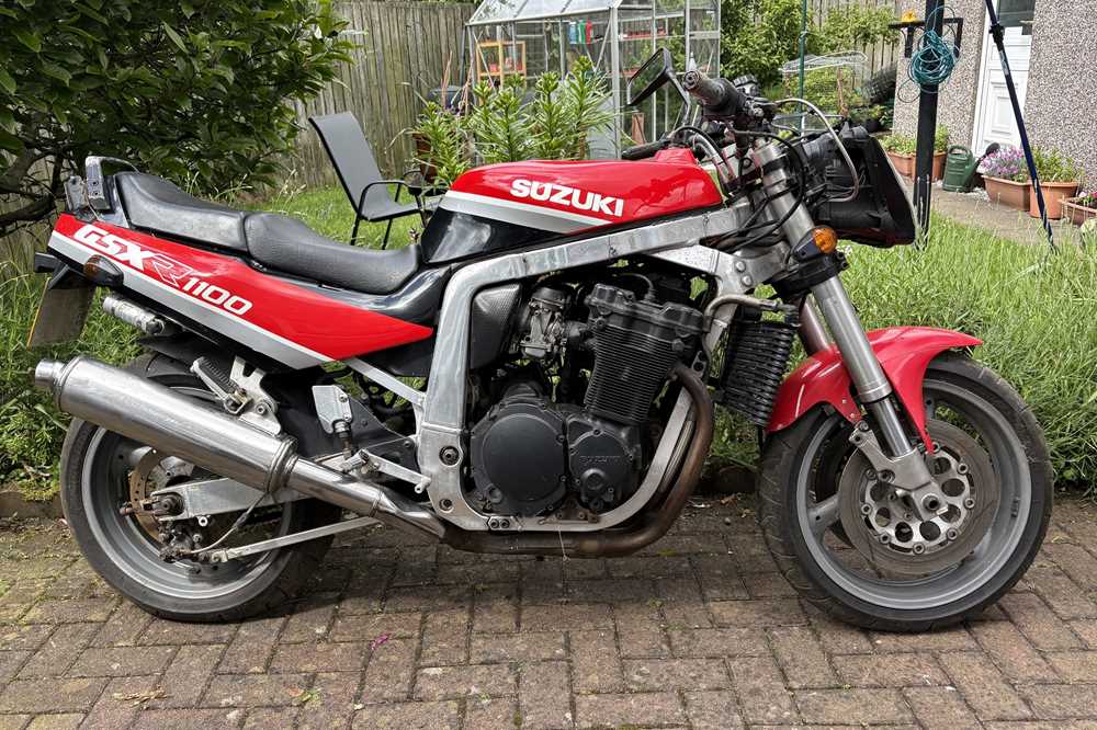 Lot 1990 Suzuki GSX-R1100L