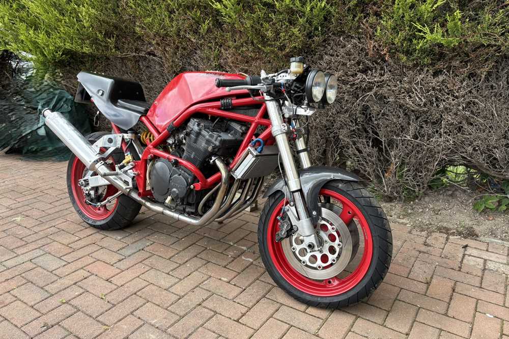 Lot 1983 Harris Magnum