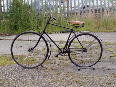 Lot 9 - Peugeot Solid Tyre Safety