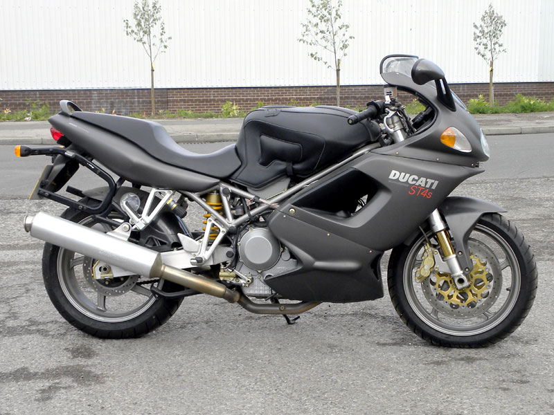 Lot 12 - 2002 Ducati ST4s