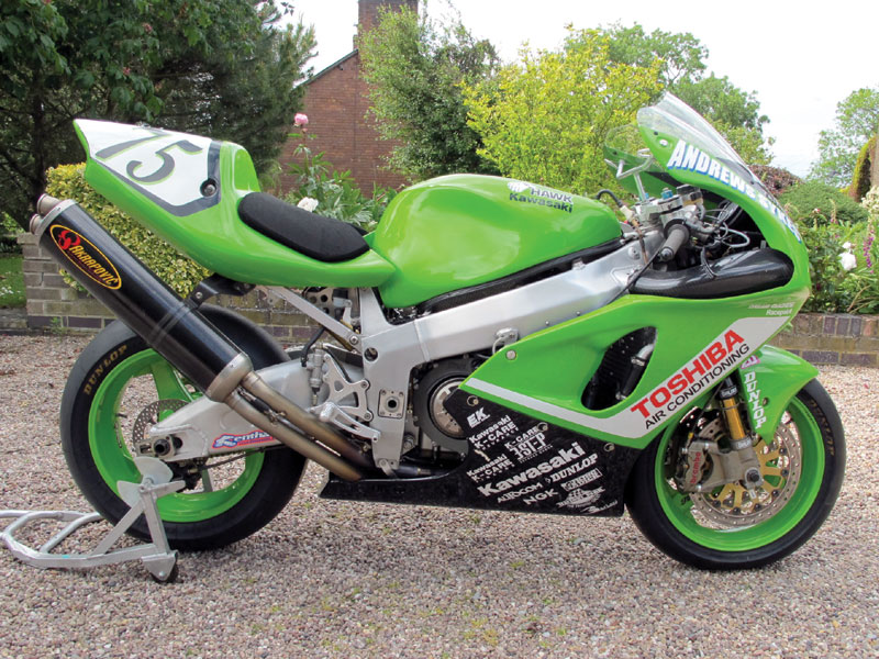 Lot 13 - 1999 Kawasaki ZX7RR
