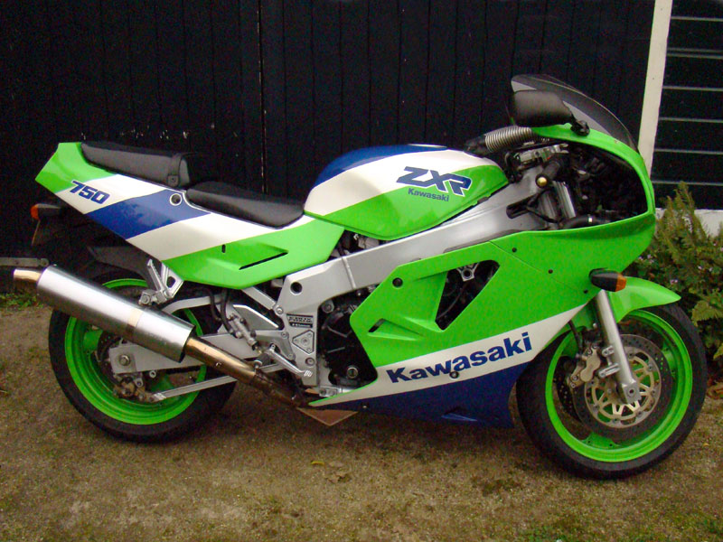 Lot 9 - 1989 Kawasaki ZXR750 H1