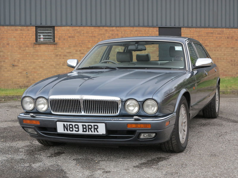 Lot 86 - 1995 Daimler Six LWB