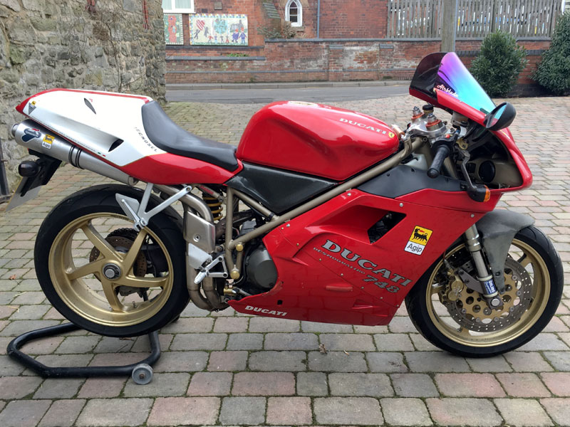 Lot 28 - 1996 Ducati 748 Biposto