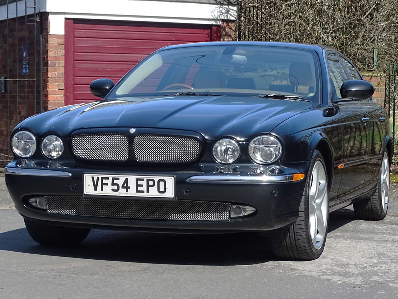 Lot 77 - 2004 Jaguar XJ6 3.0 V6 Sovereign