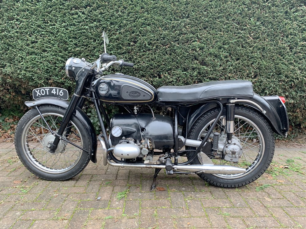 Lot 115 - 1960 Velocette Valiant