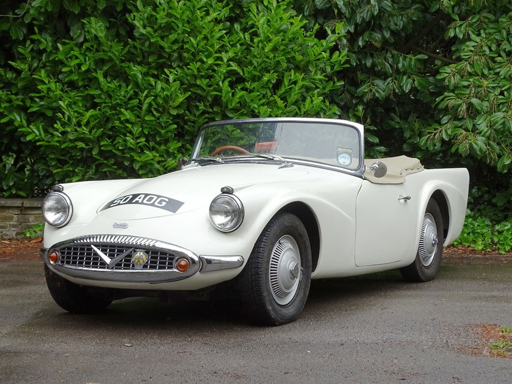 Lot 10 - 1959 Daimler SP250 Dart