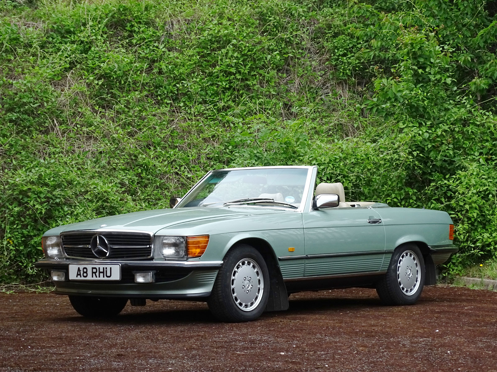 Lot 82 - 1988 Mercedes-Benz 420 SL