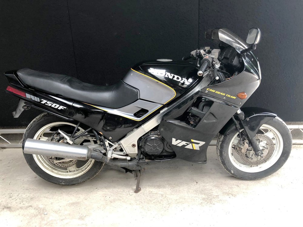 Lot 17 - 1986 Honda VFR750F